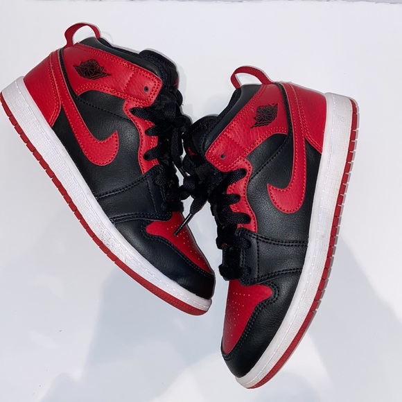 Air Jordan 1 Mid ‘Banned’ - Picture 4 of 6